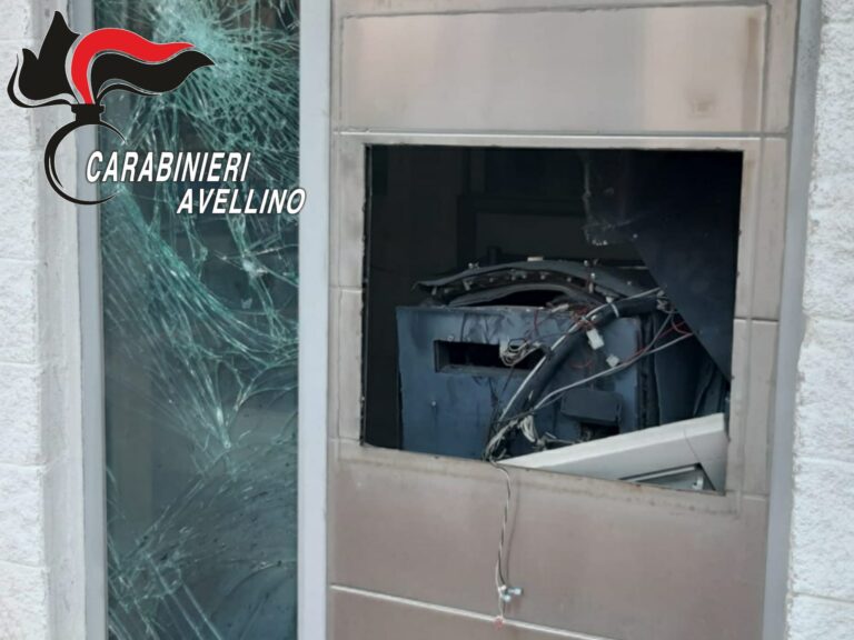 Furto con esplosivo al bancomat di Roccabascerana: i carabinieri indagano