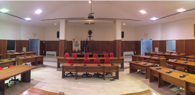 Festa perde pezzi, Nargi raccoglie: come cambia la geografia del Consiglio comunale di Avellino