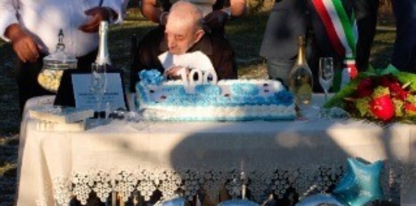 Guardia Lombardi: il sindaco e la giunta donano una targa a Francesco Montemarano per i suoi 100 anni