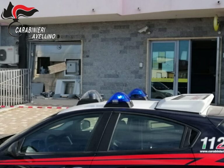 Casalbore, furto col botto al bancomat: malviventi via col bottino