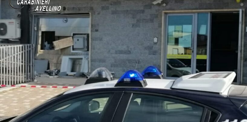 Casalbore, furto col botto al bancomat: malviventi via col bottino