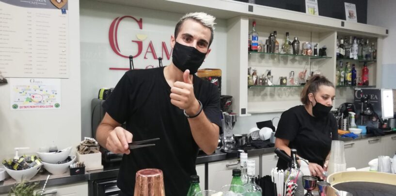 FOTO / I commercianti di piazza De Marsico “risanano” e rilanciano il verde pubblico del tribunale