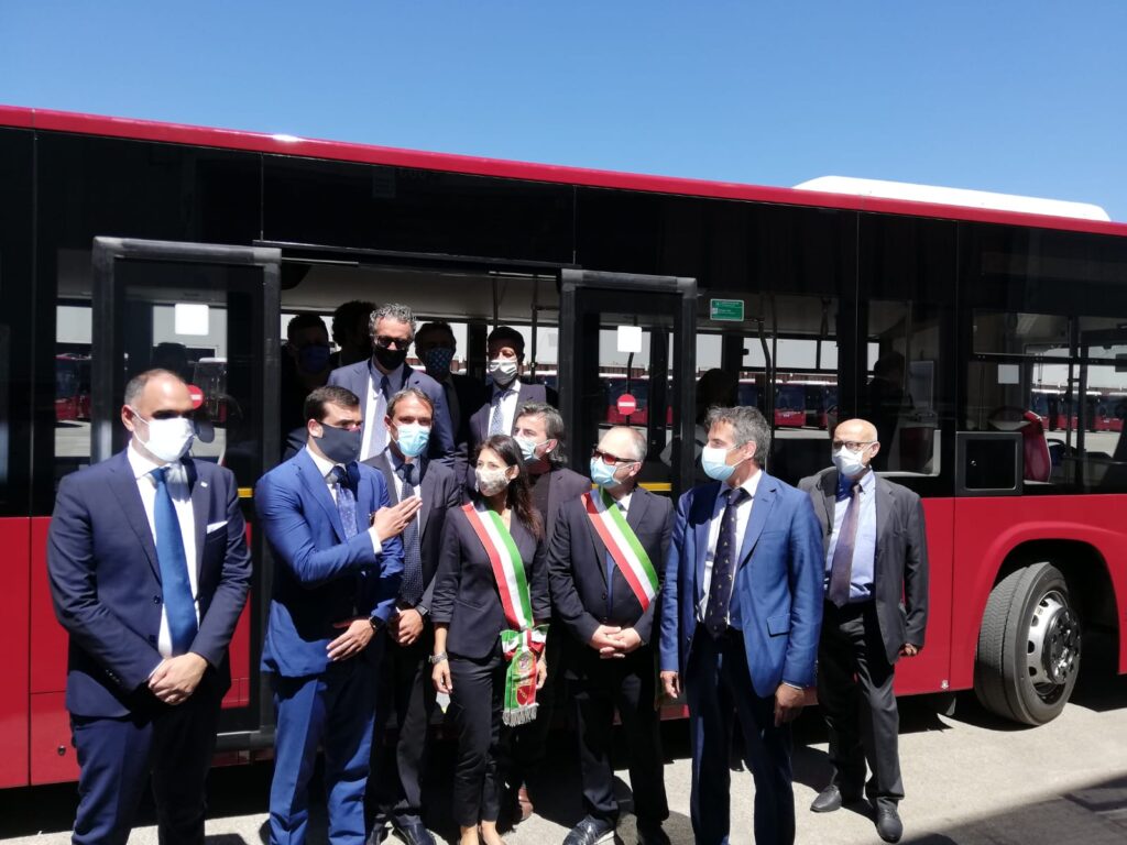 Virginia Raggi a Industria Italiana Autobus