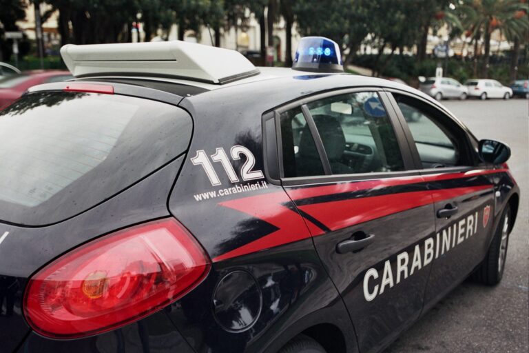 Maxi operazione nel napoletano. I carabinieri sequestrano confetti senza tracciabilità