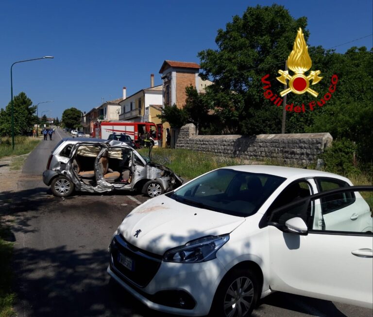 FOTO / Guardia Lombardi, la donna morta nell’incidente aveva 36 anni. Ci sono anche due feriti