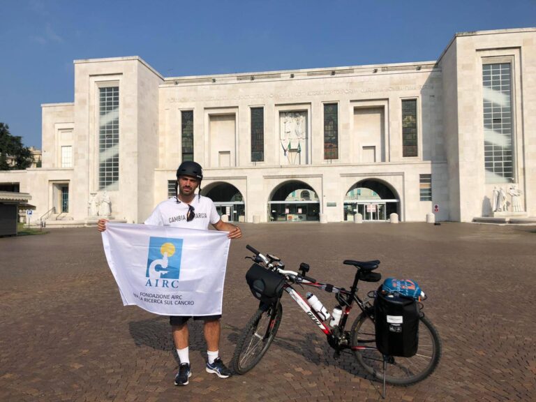 In bicicletta contro il cancro. Marco da Milano a Padula passando per l’Irpinia