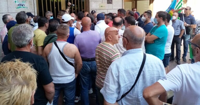 Video/Sciopero Irpiniambiente, Caso:”I dipendenti devono essere pagati”