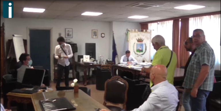 Video/Vertenza Irpiniambiente, incontro in comune tra Festa e i sindacati