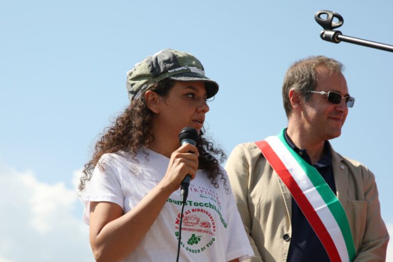 “Il biodigestore è la prova che c’è un disegno oscuro per affossare l’Irpinia del vino. Questa volta non ci fermeremo alle proteste di piazza…”. Chianche, parla l’imprenditrice Teresa Bruno