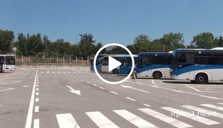 VIDEO/Terminal Bus di Avellino senza biglietti, pensiline e panchine inesistenti, bagni chiusi