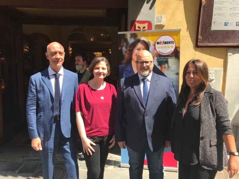 FOTO E VIDEO / “L’unico, vero cambiamento è il MoVimento 5 Stelle”. Regionali, il rush finale del poker Bochicchio, Ciampi, Testa e Sarno