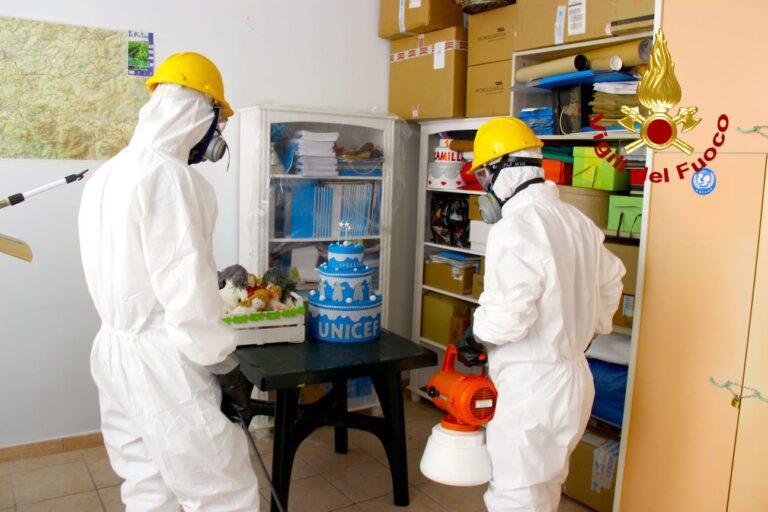 FOTO / Sede Unicef di Avellino sanificata dal nucleo biologico dei vigili del Fuoco