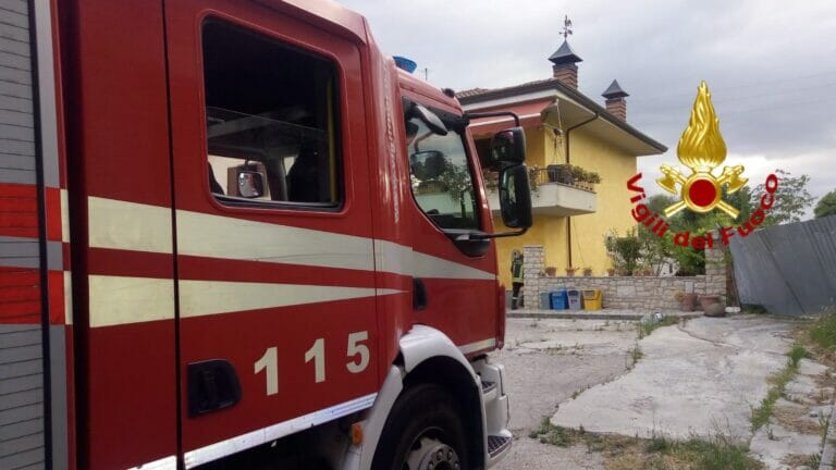 Esplosione in un’abitazione di Montemiletto, due feriti