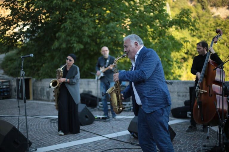 FOTO / La magia del jazz di Zurzolo nella magica alba dei monti del Partenio