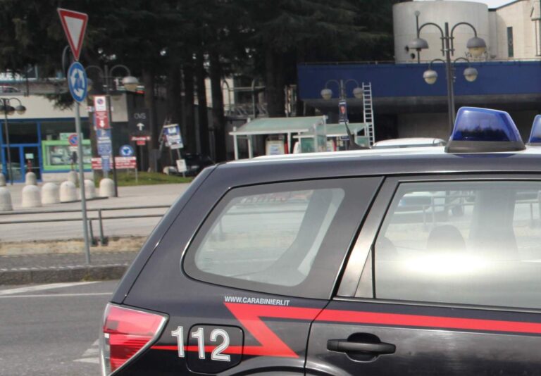 Atripalda, mamma e figlia sorprese a rubare capi di abbigliamento: scatta la denuncia