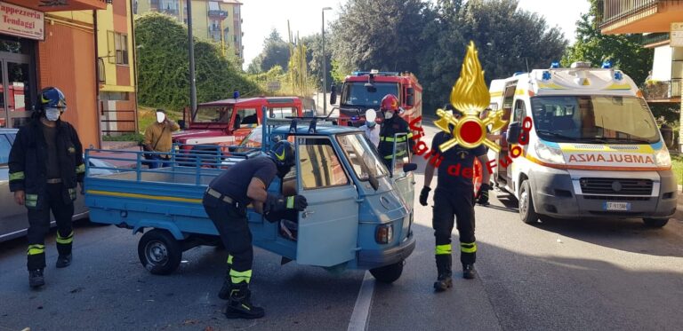 Incidente ad Avellino, Ape Car si ribalta: ferito il conducente