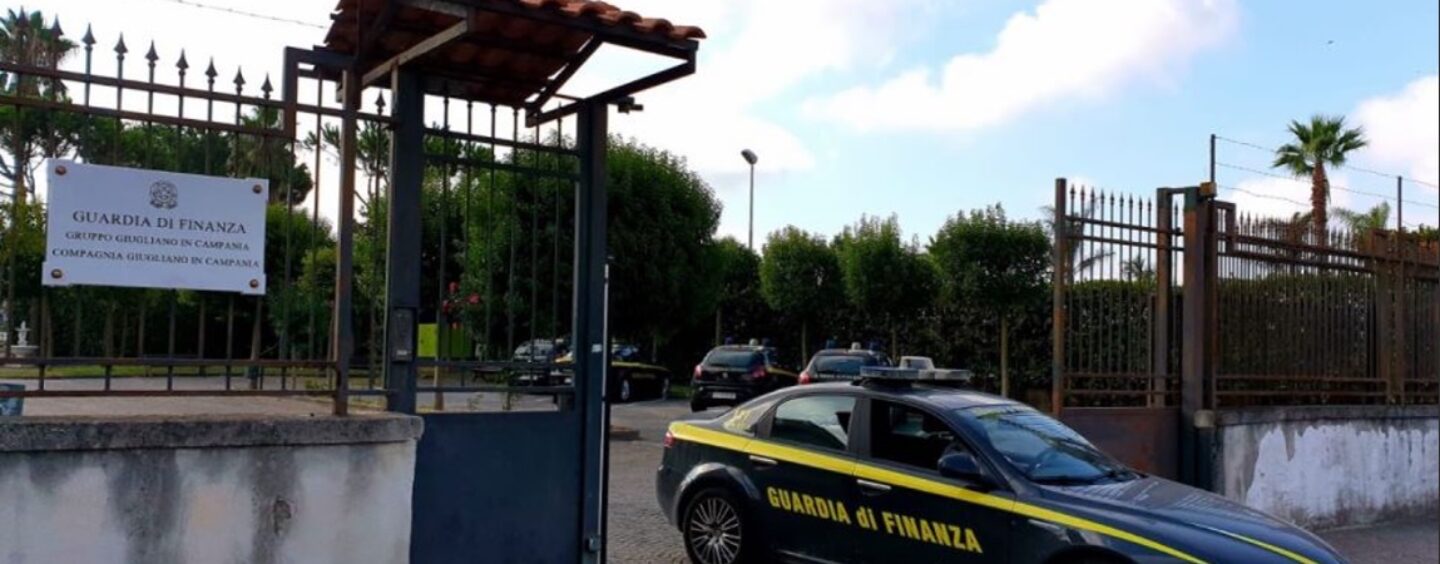 Guardia di Finanza Napoli: scoperta falsa associazione culturale, 24 persone lavoravano in nero