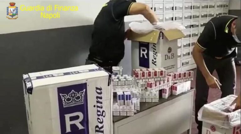 VIDEO / Cento chili di sigarette di contrabbando sequestrati da Finanza Napoli: arrestato pregiudicato