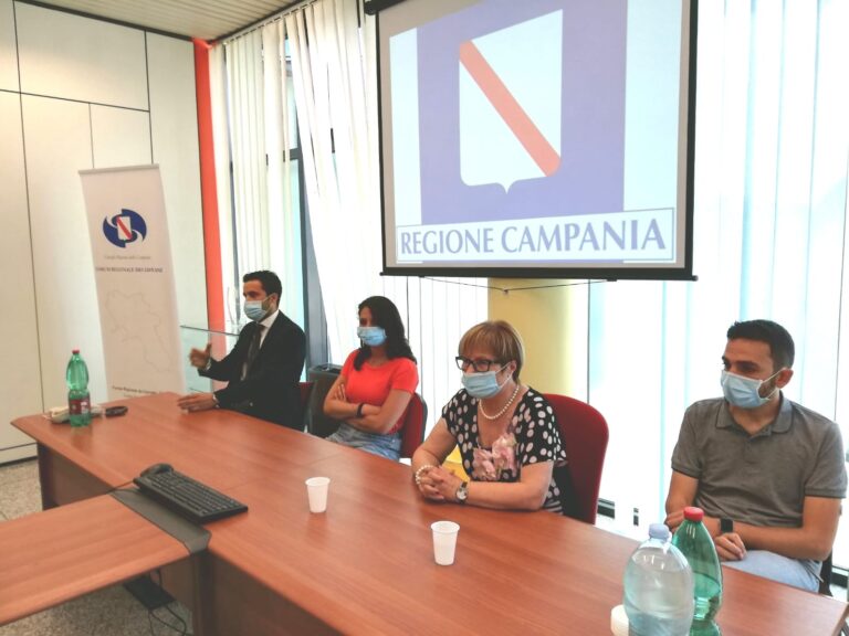 Il maglificio di Quindici continua a produrre mascherine. “Un bel messaggio anche contro la criminalità organizzata”
