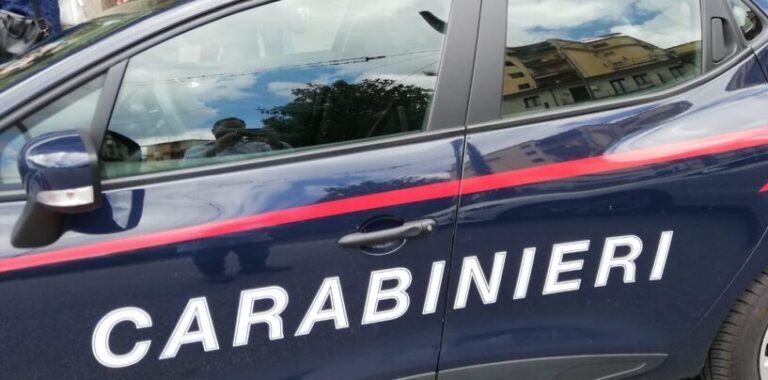 Cicciano, pretende denaro dal padre e dalla zia e li picchia. 25enne arrestato dai carabinieri