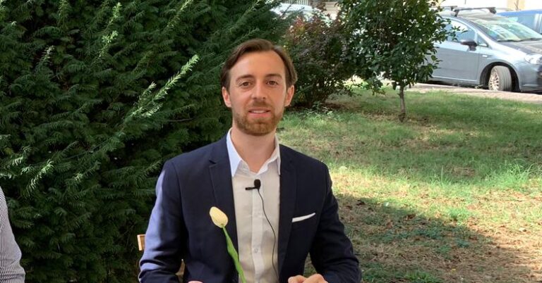 VIDEO / “La rivoluzione di De Luca ha bisogno di altri 5 anni”. “Se sarò eletto mi dimezzerò lo stipendio e sarò sempre presente sul territorio”. Ecco il Di Pietro-pensiero