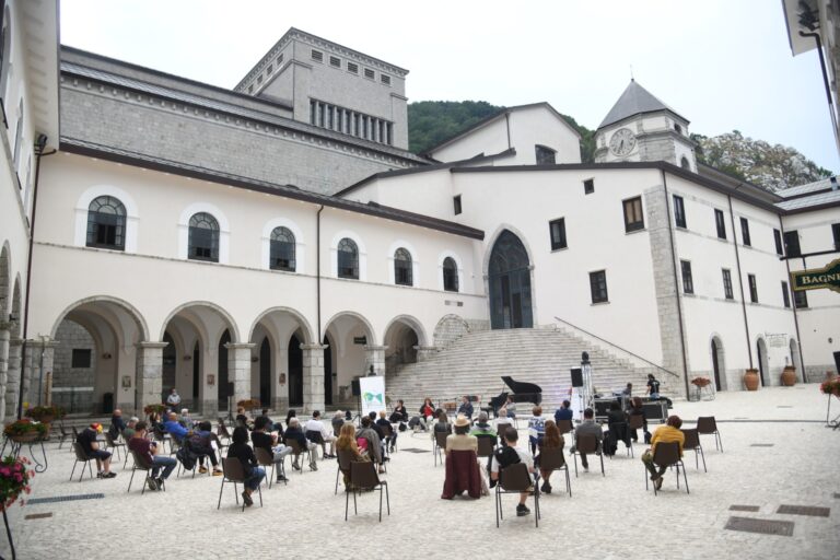 FOTO / “Montevergine è la sintesi della grande bellezza d’Irpinia. Ma la dobbiamo tutelare con il trasporto verde”: Iovino e il Partenio da rilanciare