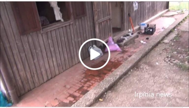 VIDEO/Montella: centinaia di persone vivono ancora nei prefabbricati del terremoto del 1980, tra amianto, immondizia e degrado