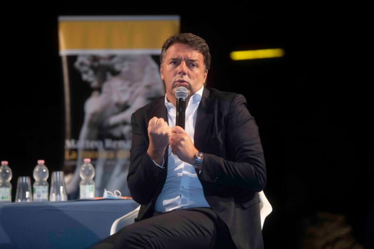 FOTO E VIDEO / “Il lavoro è la priorità per questo Paese, tutto il resto solo chiacchiere” “Salvini è rimasto ai fantasmi del Papete”. Da Avella ecco Matteo Renzi