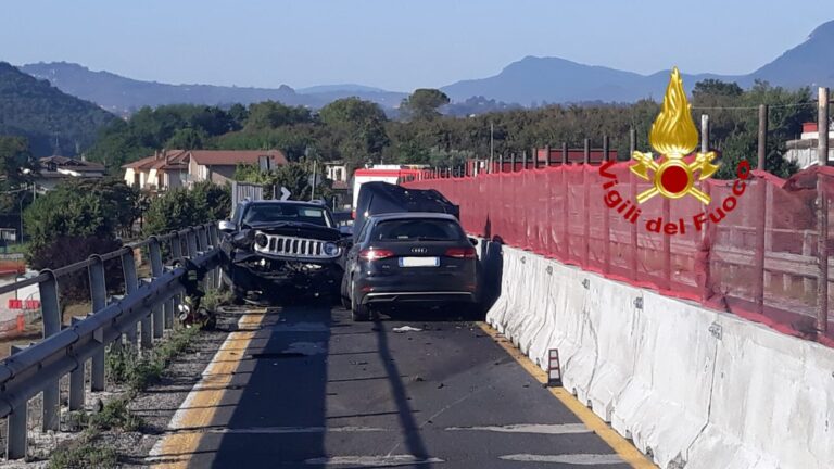 Dall’Alta Irpinia a Manocalzati: uomo semina il panico con la sua auto
