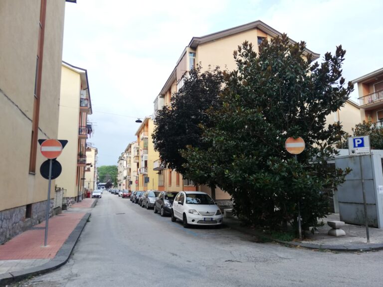 Tentativi di furto d’auto vicino la clinica Malzoni, scatta l’allarme dei residenti