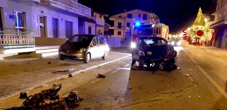 Si schianta contro una tubatura del gas: paura a Mirabella Eclano