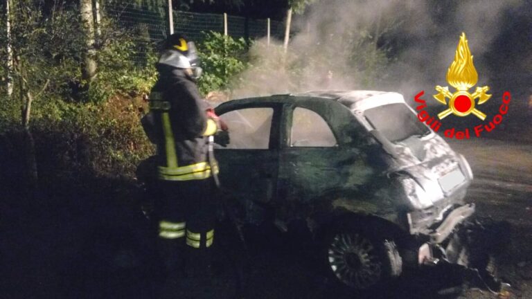 San Potito Ultra, auto in fiamme nella notte