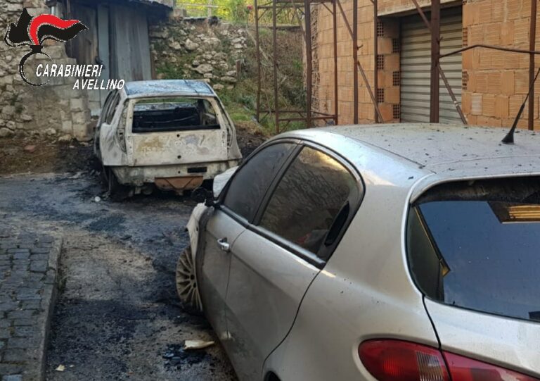 Volturara Irpina, due auto in fiamme all’alba