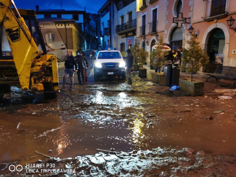 FOTO E VIDEO / Il fiume di fango a Monteforte Irpino