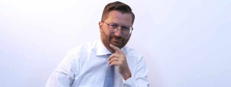 Violenza sulle donne, Carmine De Angelis: “Andiamo oltre le panchine rosse”