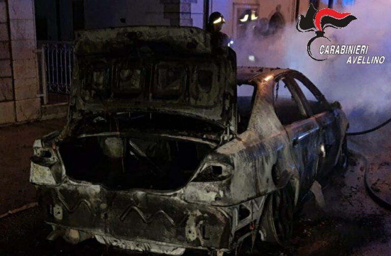 Gesualdo, Alfa 166 distrutta dalle fiamme: indagano i carabinieri