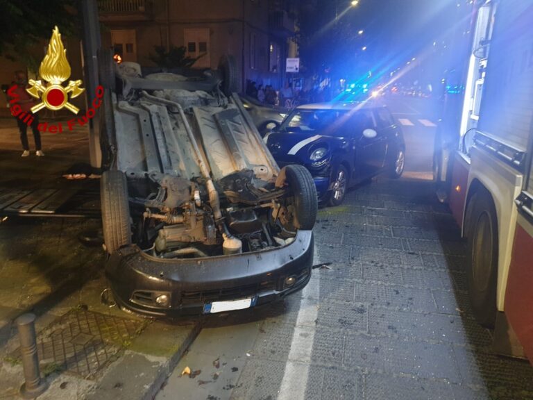 FOTO / Avellino, incidente di via Roma: tre giovani in ospedale