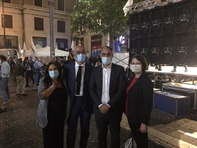VIDEO/ Regionali, i candidati irpini sul palco di Napoli con i big M5S