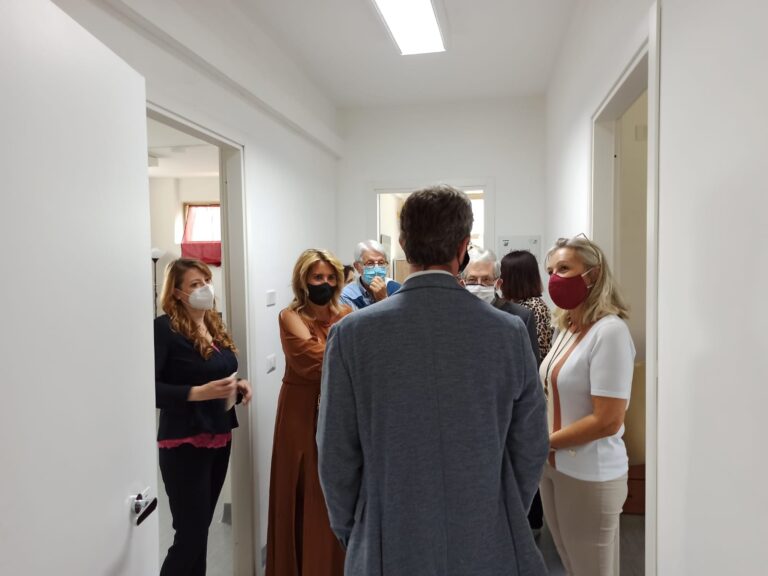 FOTO E VIDEO / Casa sulla Roccia a Rione Ferrovia. “Crescono i casi di violenza sulle donne e di ludopatia. Qui in periferia per dare risposte”