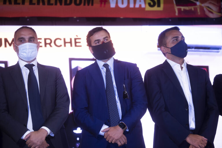 FOTO E VIDEO / Ad Ariano Di Maio “batte” Salvini e infiamma i 5 Stelle come ad Avellino. “Mandiamo a casa la vecchia politica”