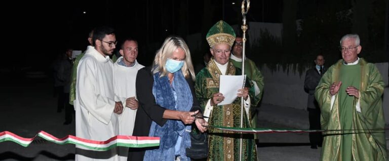 Parco Palatucci, il Vescovo inaugura e benedice la fontana “in memoria dei caduti e dei reduci della guerra Covid-19”