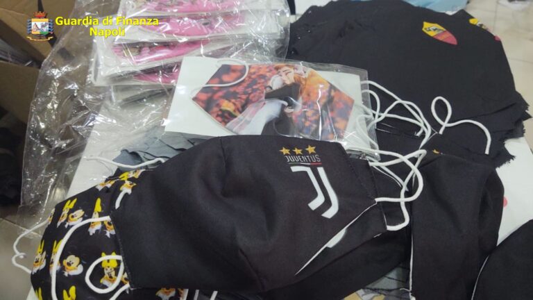 VIDEO/ Contraffazione, maxi sequestro di mascherine e altri articoli nel napoletano