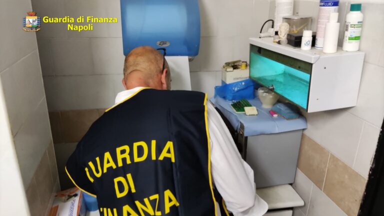 VIDEO/ Ambulatorio abusivo a Pianura: denunciato un falso dentista