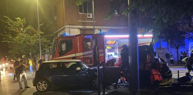 Avellino, violento incidente in via Roma: auto si ribalta
