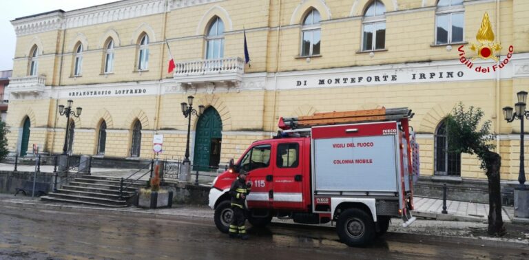 FOTO/ Maltempo, a Monteforte istituito presidio del Comando avanzato dei caschi rossi
