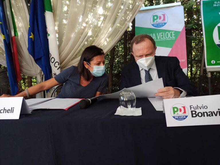 FOTO E VIDEO / “In questi 5 anni, la Campania è cresciuta più delle altre regioni: De Luca merita la riconferma”. Il Ministro suona la carica al Pd