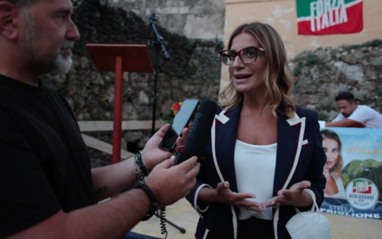 FOTO E VIDEO / Sirignano si ferma per una sera “per seguire la Stella”. “Noi giovani vogliamo restare in Irpinia, dateci le chance”