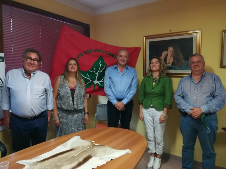 Avellino. Incontro nella sede Ugo LaMalfa tra i candidati del Partito Repubblicano Italiano a sostegno di De Luca
