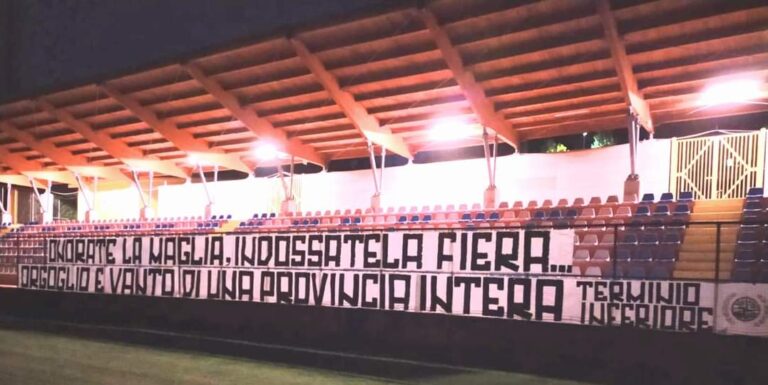 Blitz dei tifosi a Sturno: striscione per i calciatori dell’Avellino