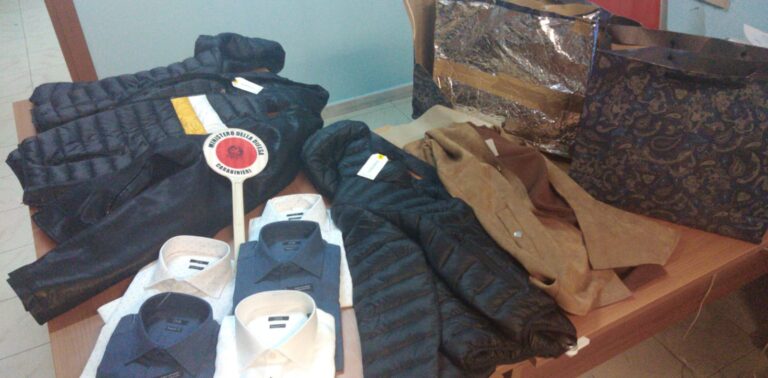 Due georgiani denunciati per ricettazione: beccati in auto con diversi capi rubati